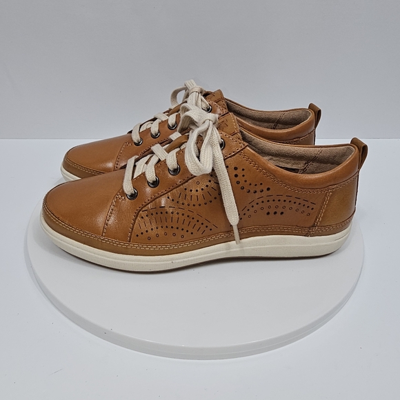 NWT Cobb Hill Bailee Brown Leather Sneaker 6 Lace Up Perforated CI7740 - Picture 8 of 12
